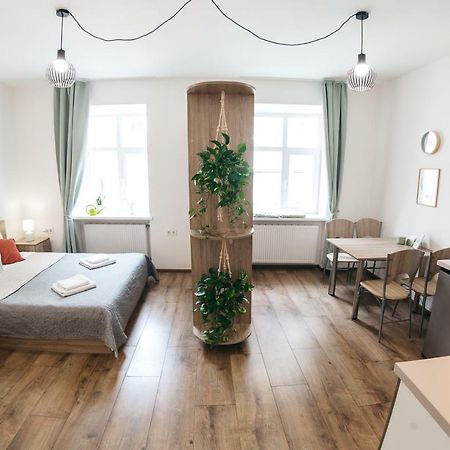"Green Oasis Apartment" Lviv Ngoại thất bức ảnh